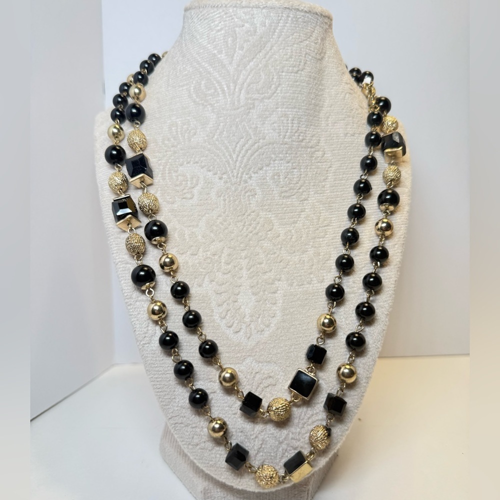 Beautiful vintage  Black and Gold Beaded Necklace